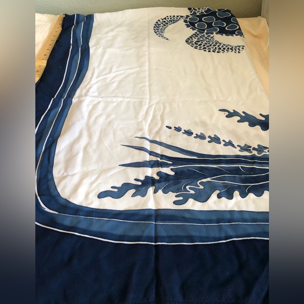 VTG blue and white batik sea turtle sarong (pareo) - Picture 2 of 6